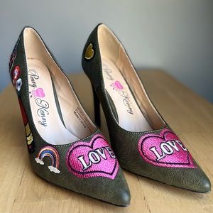 Penny loves Kenny sexy, edgy olive green pumps!